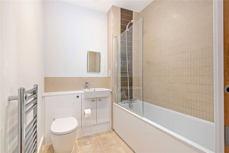 1 bedroom flat, Kelvin Road, Newbury RG14 - Available