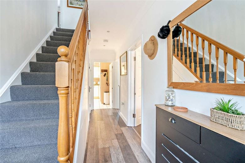 6 bedroom house, Dorneywood Way, Newbury RG14 - Available