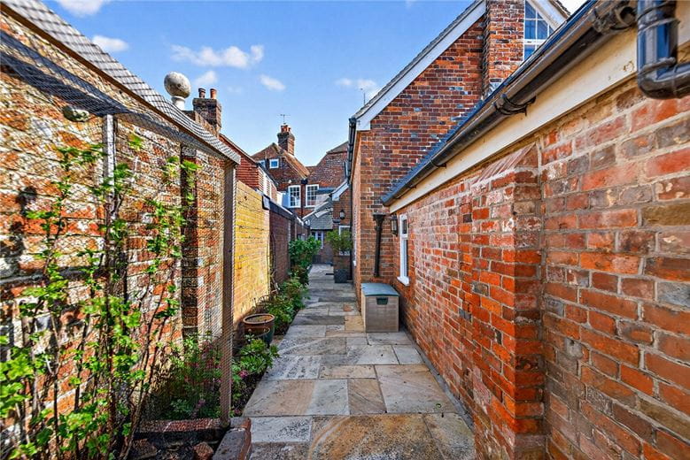 7 bedroom house, Bridge Street, Hungerford RG17 - Available