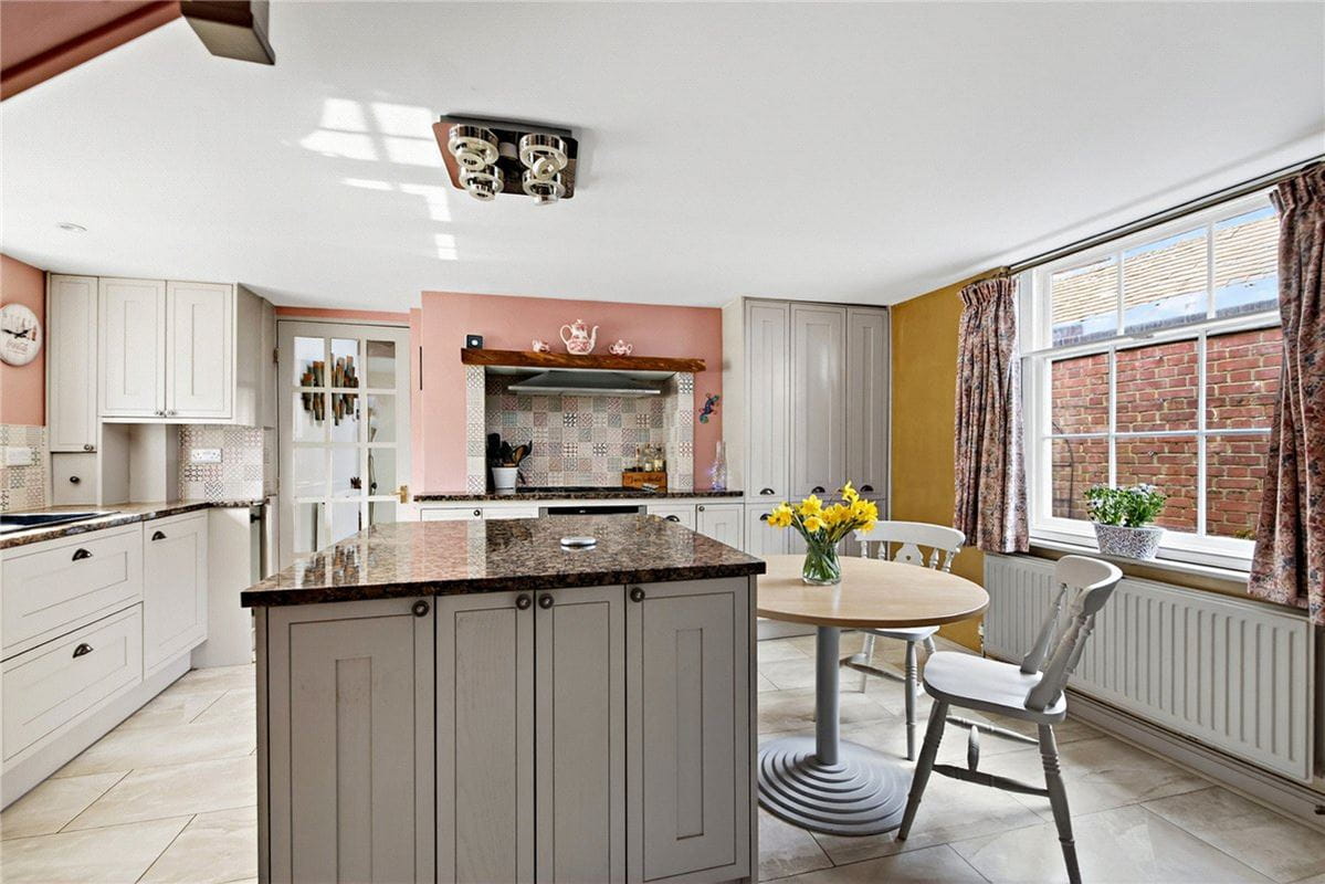 7 bedroom house, Bridge Street, Hungerford RG17 - Available