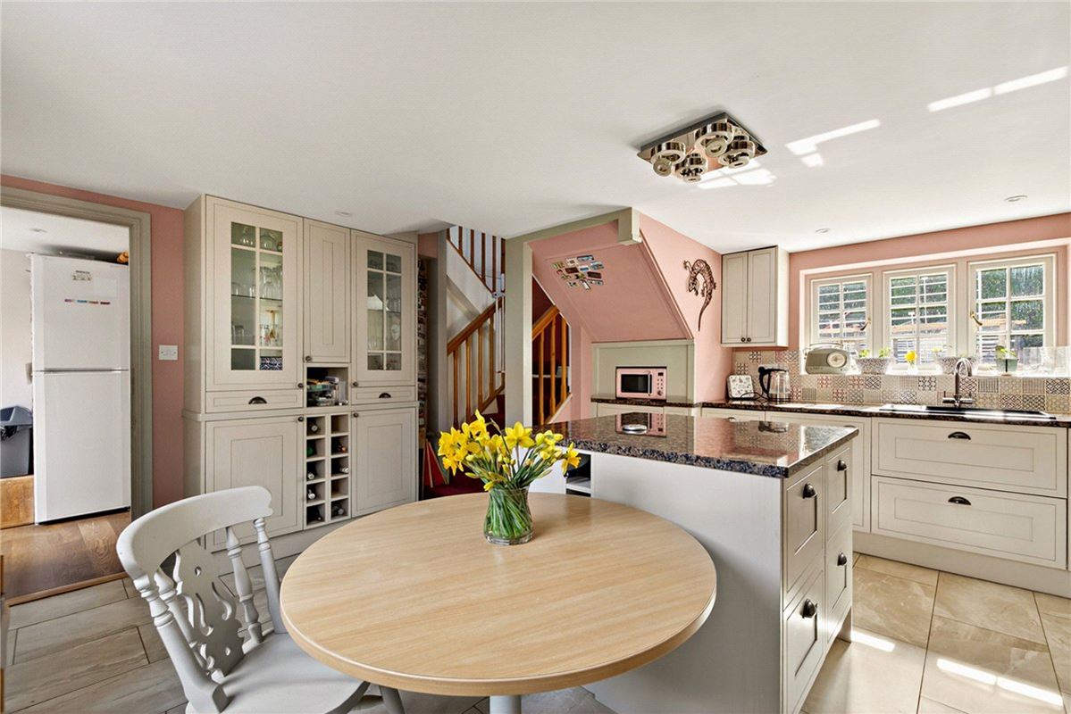 7 bedroom house, Bridge Street, Hungerford RG17 - Available