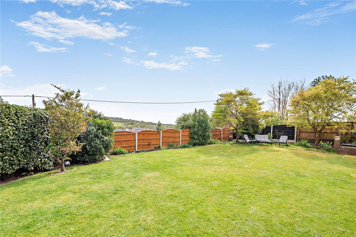 4 bedroom house, Oxford Road, Donnington RG14 - Available