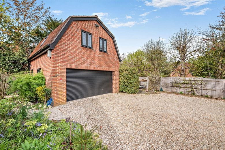 4 bedroom house, Oxford Road, Donnington RG14 - Available