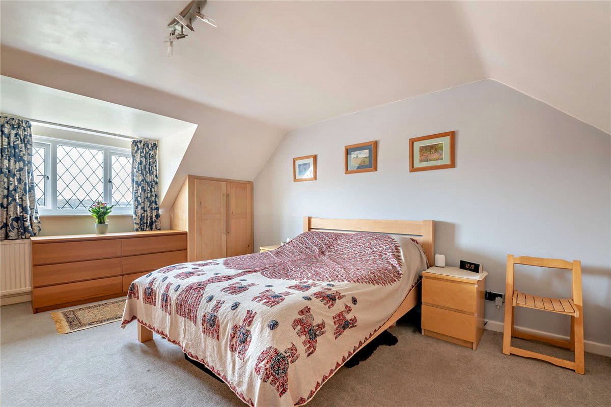 4 bedroom house, Oxford Road, Donnington RG14 - Available