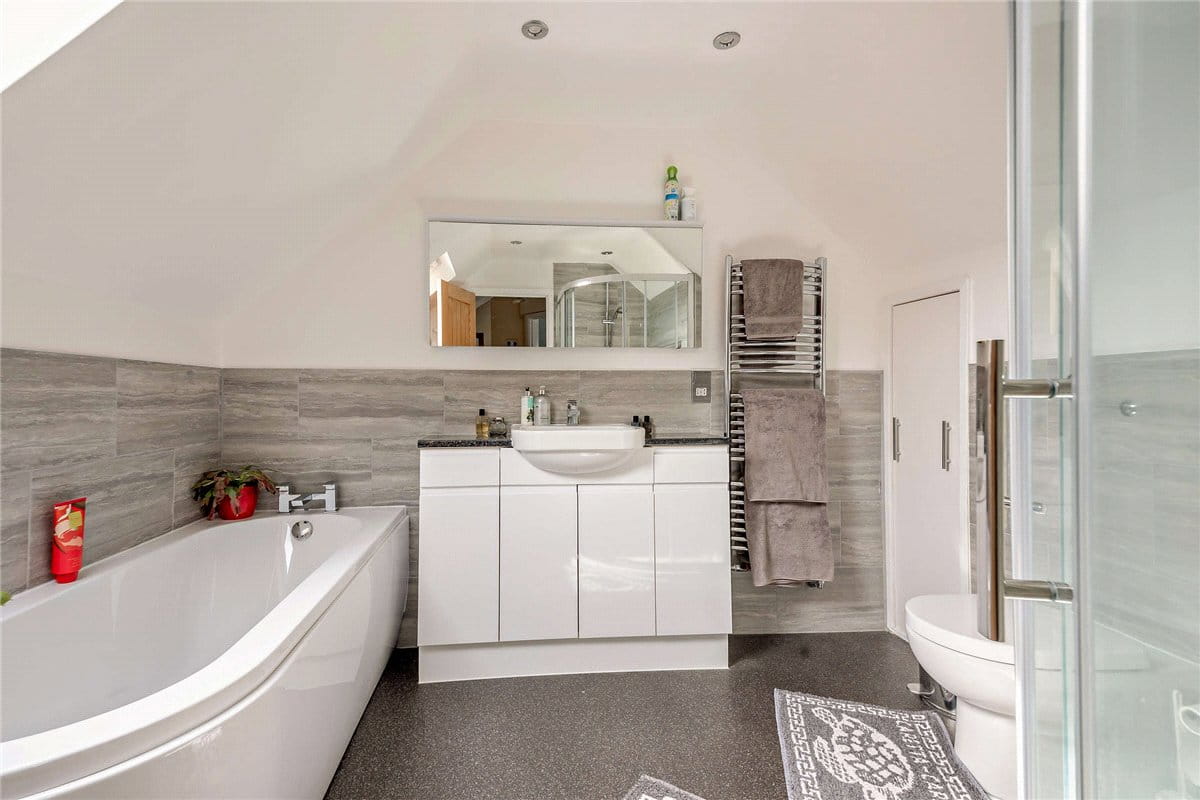 4 bedroom house, Oxford Road, Donnington RG14 - Available