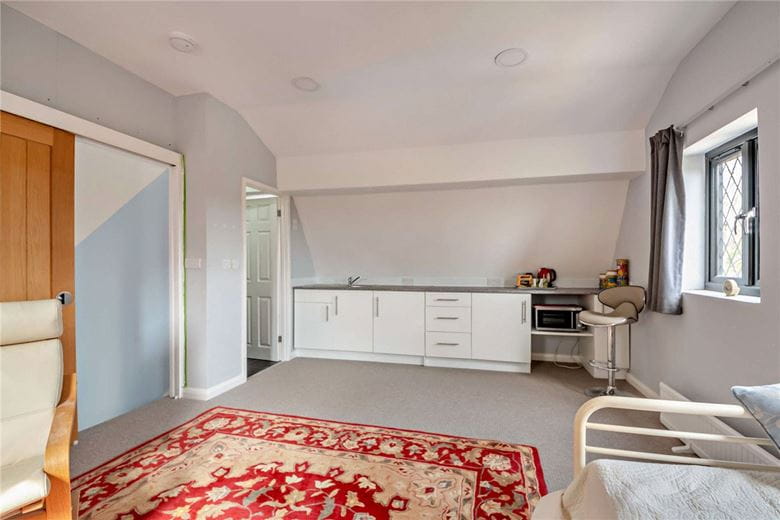 4 bedroom house, Oxford Road, Donnington RG14 - Available