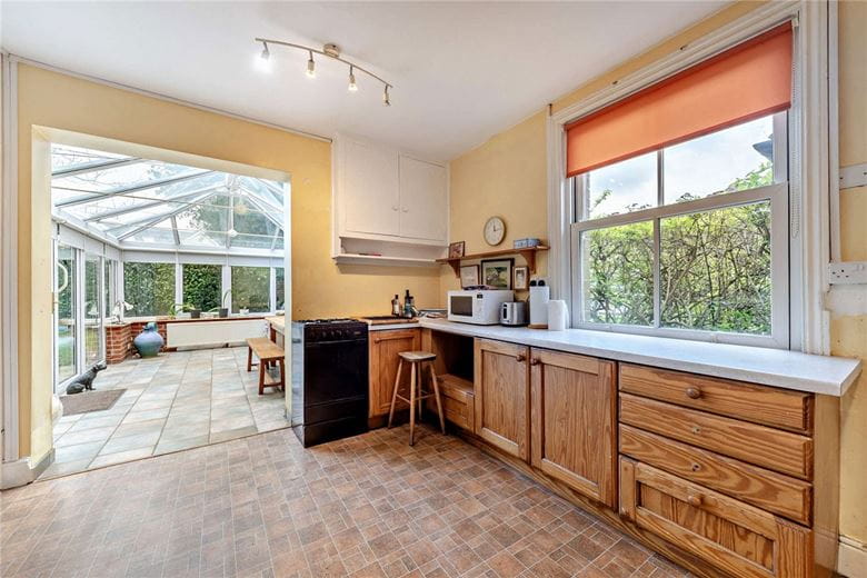 8 bedroom house, Yattendon Road, Hermitage RG18 - Available