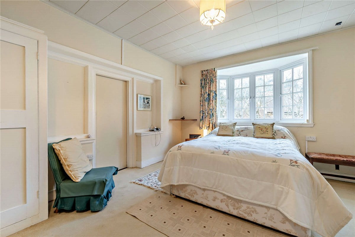 8 bedroom house, Yattendon Road, Hermitage RG18 - Available