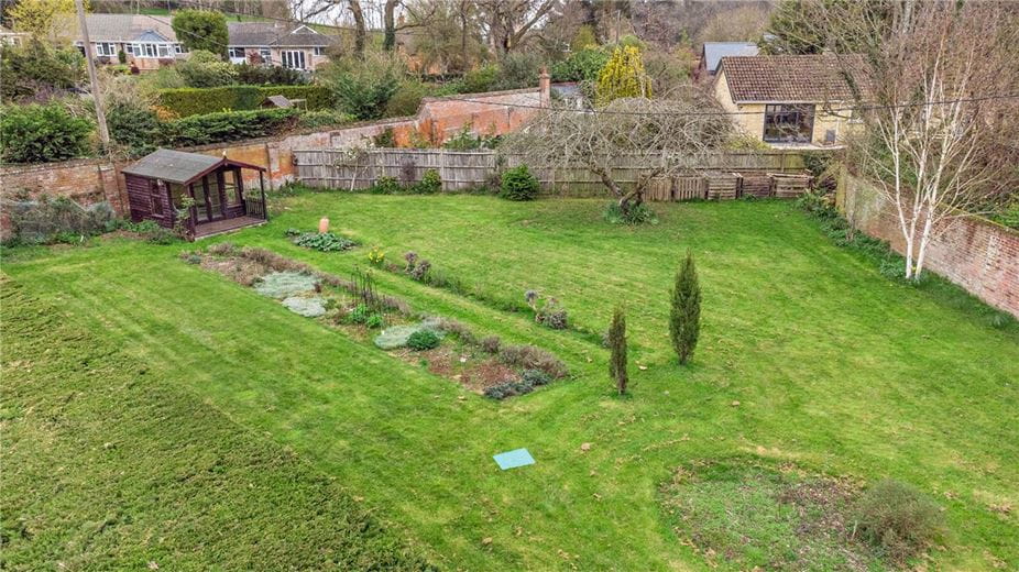 8 bedroom house, Yattendon Road, Hermitage RG18 - Available