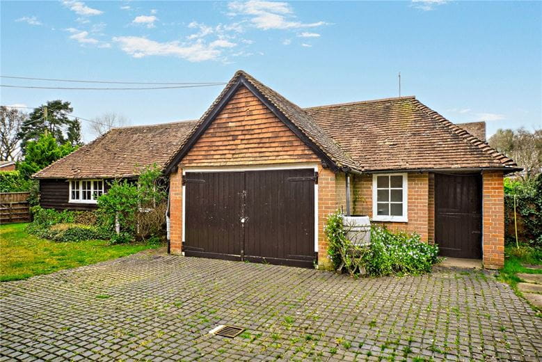 8 bedroom house, Yattendon Road, Hermitage RG18 - Available