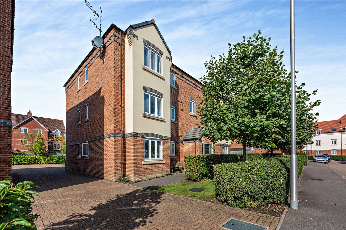 2 bedroom flat, Carpenters Close, Newbury RG14 - Available