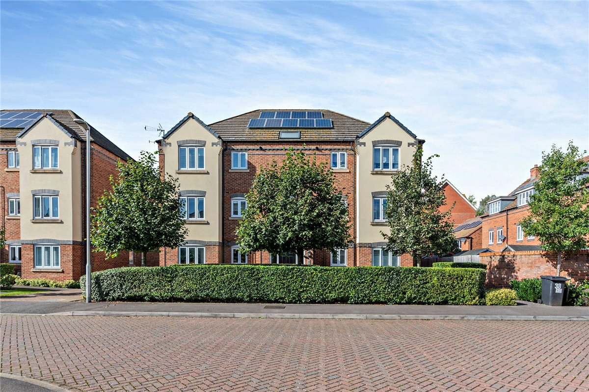 2 bedroom flat, Carpenters Close, Newbury RG14 - Available