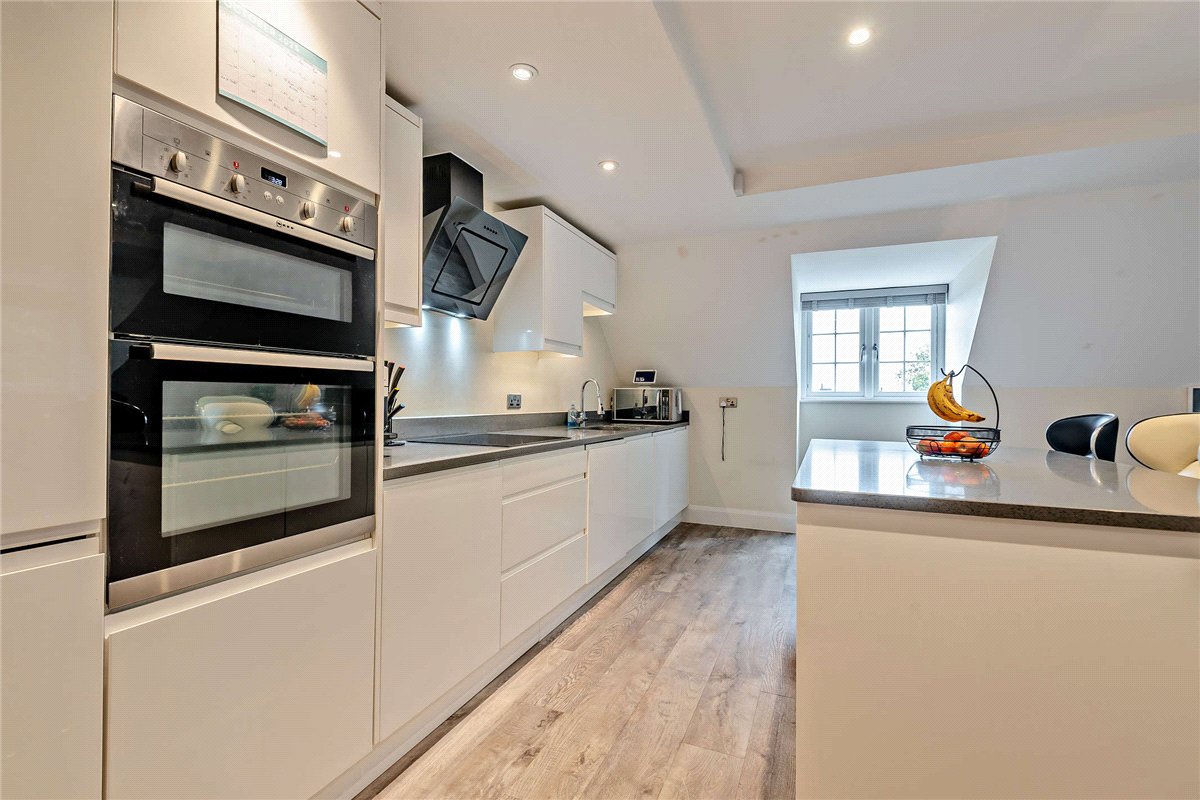 2 bedroom flat, The Dolmans, Shaw RG14 - Available