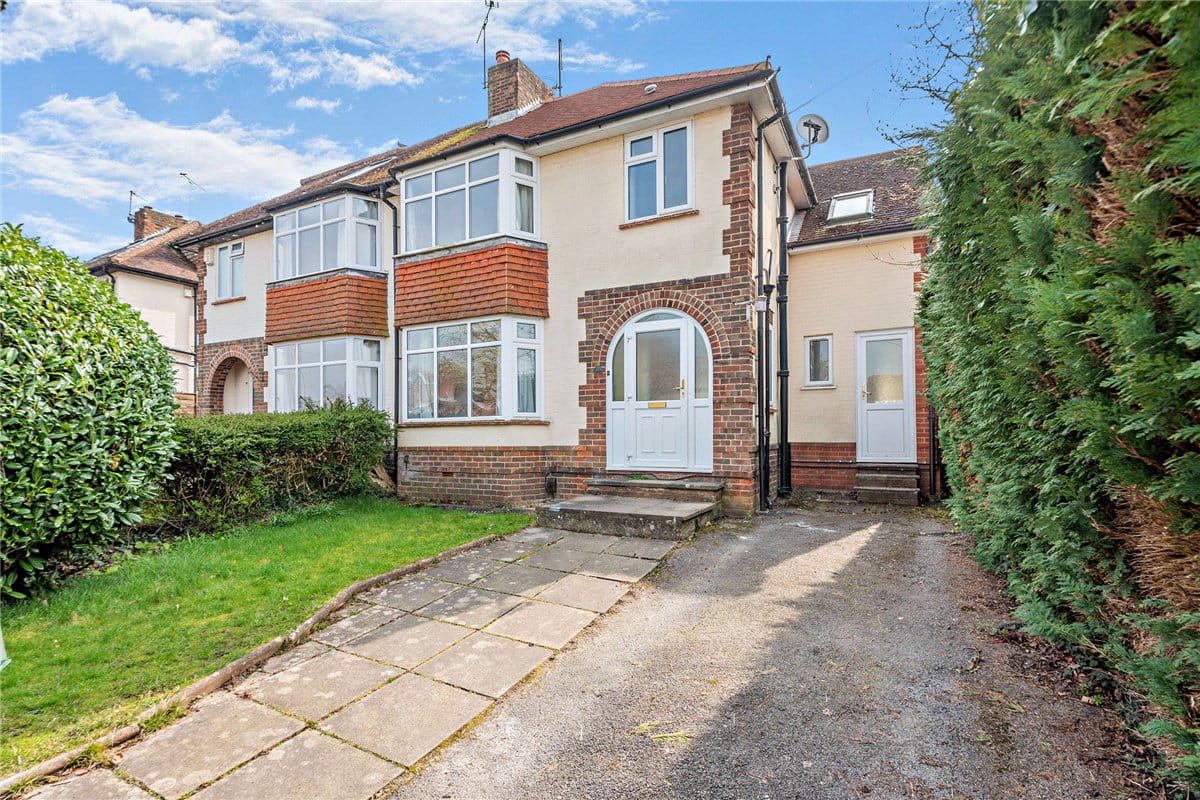 4 bedroom house, Bartlemy Close, Newbury RG14 - Available