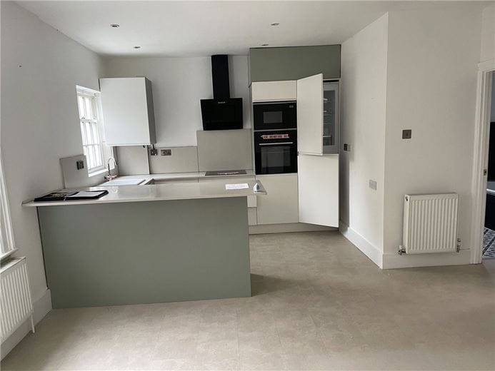 2 bedroom flat, Charnham Court, Hungerford RG17 - Available