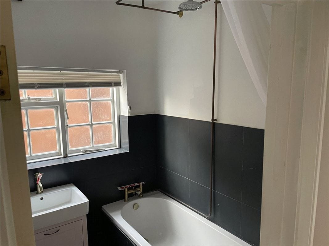 2 bedroom flat, Charnham Court, Hungerford RG17 - Available