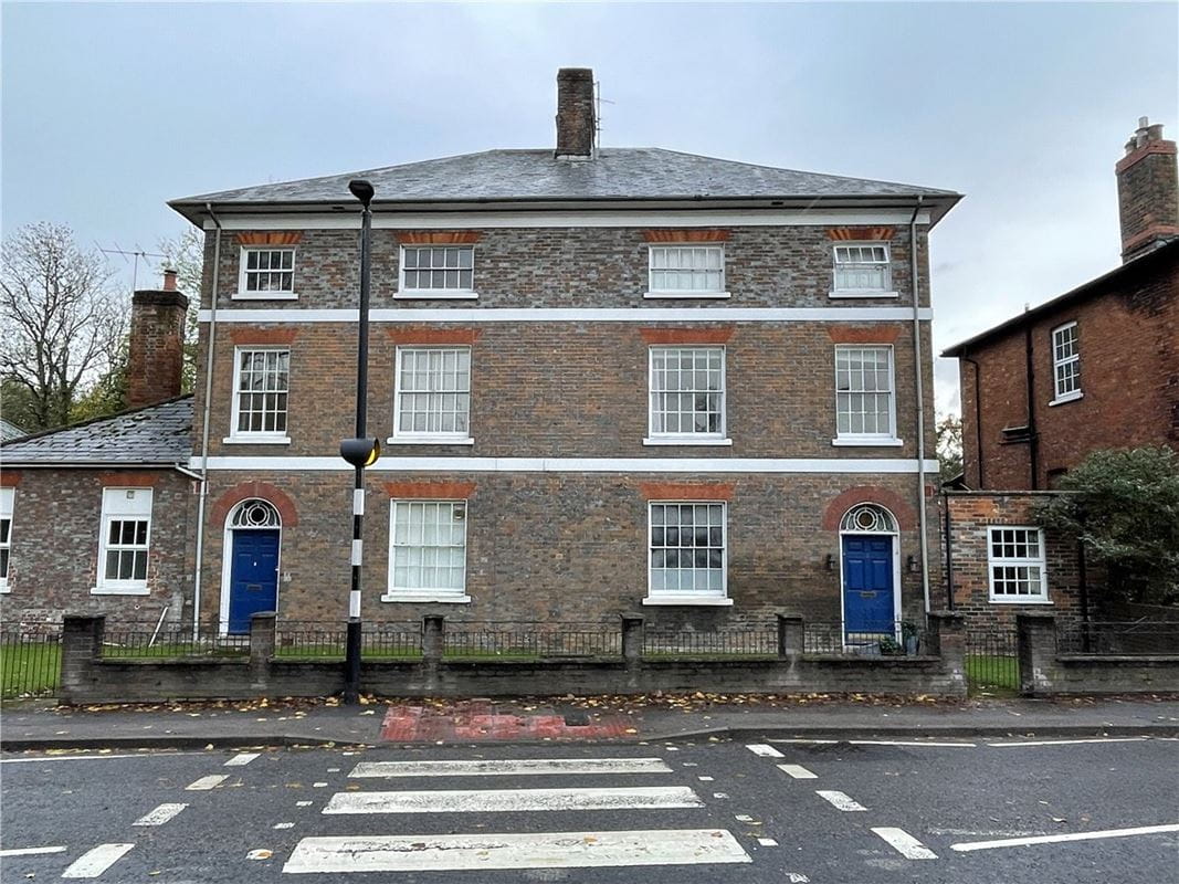 2 bedroom flat, Charnham Court, Hungerford RG17 - Available