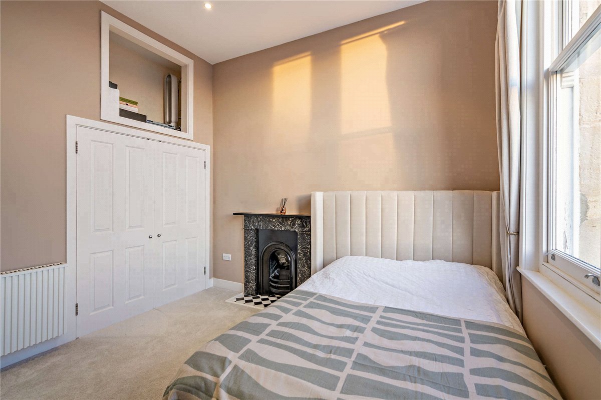 2 bedroom flat, Craven Road, Newbury RG14 - Available