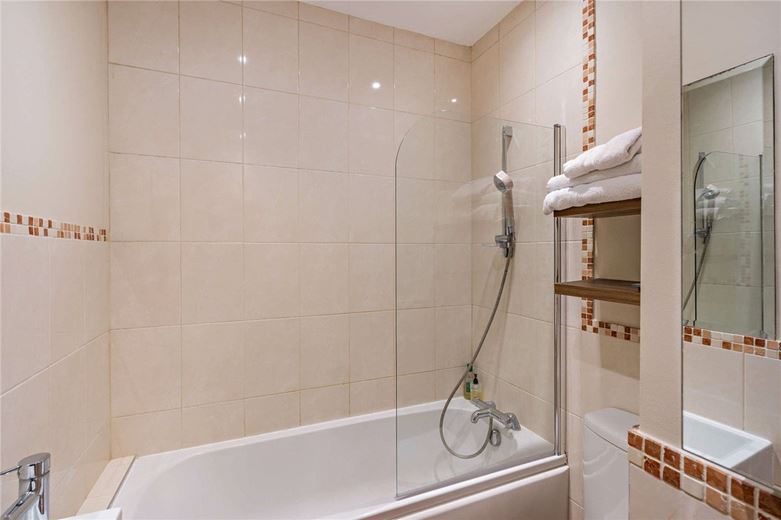 2 bedroom flat, Craven Road, Newbury RG14 - Available