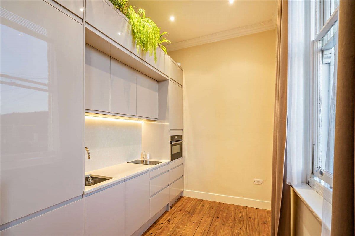 2 bedroom flat, Craven Road, Newbury RG14 - Available