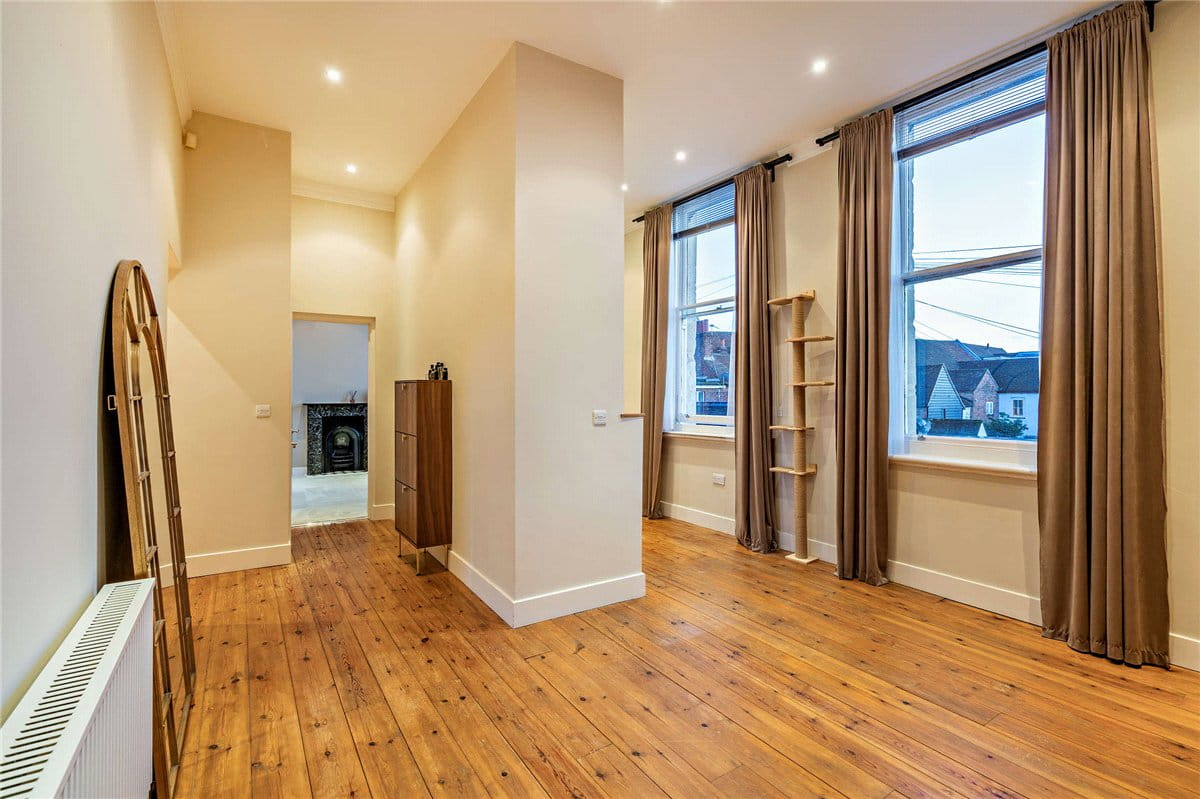 2 bedroom flat, Craven Road, Newbury RG14 - Available