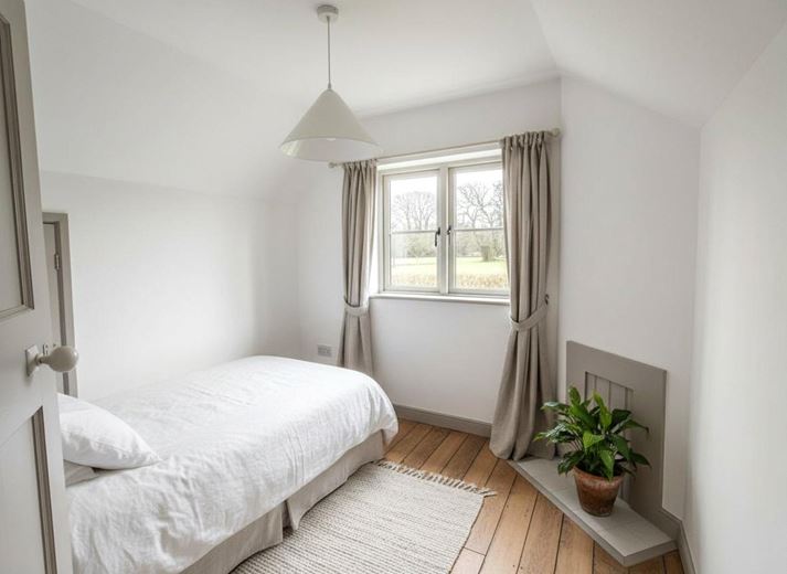 3 bedroom cottage, Enborne Street, Enborne RG14 - Available