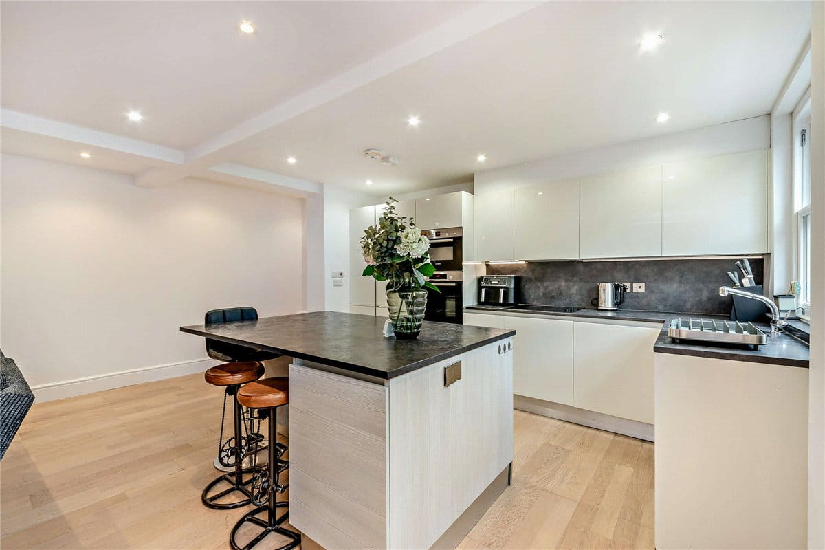 2 bedroom flat, Northbrook Street, Newbury RG14 - Available