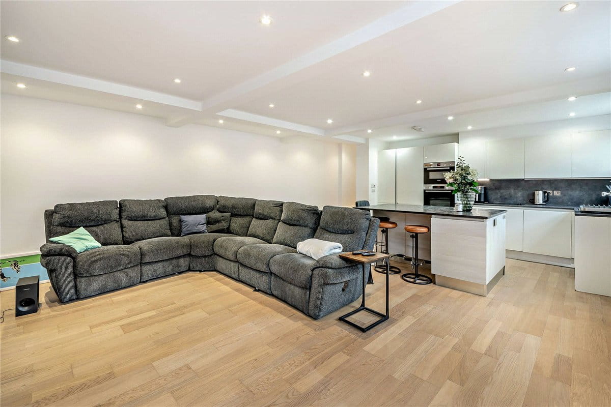 2 bedroom flat, Northbrook Street, Newbury RG14 - Available