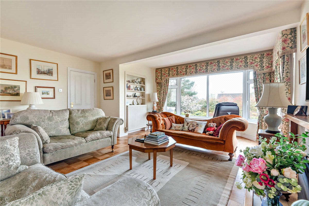 4 bedroom house, Garden Close Lane, Newbury RG14 - Available