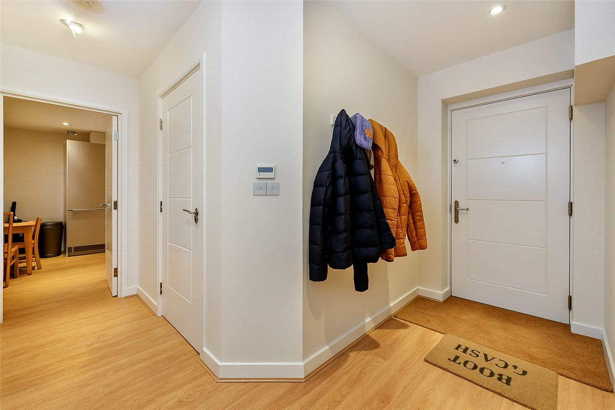 2 bedroom flat, West Street, Newbury RG14 - Available