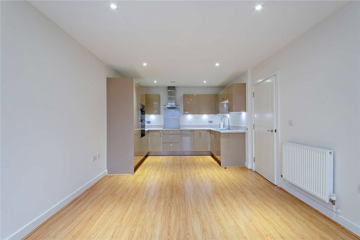 2 bedroom flat, West Street, Newbury RG14 - Available