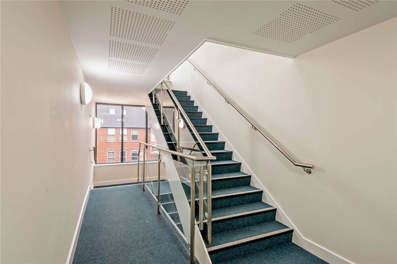 2 bedroom flat, West Street, Newbury RG14 - Available