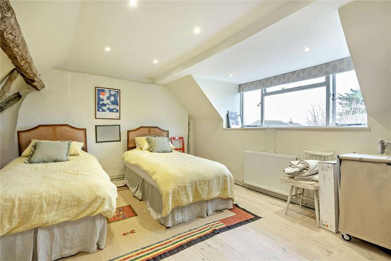 4 bedroom house, George Street, Kingsclere RG20 - Available