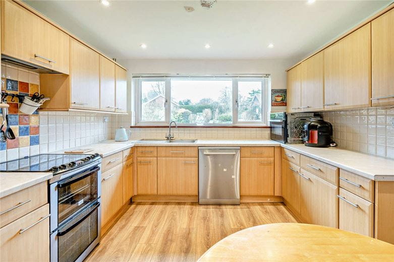 3 bedroom bungalow, Downs Close, Eastbury RG17 - Available