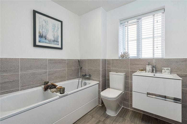 3 bedroom house, Princess Gardens, Bishops Green RG20 - Available