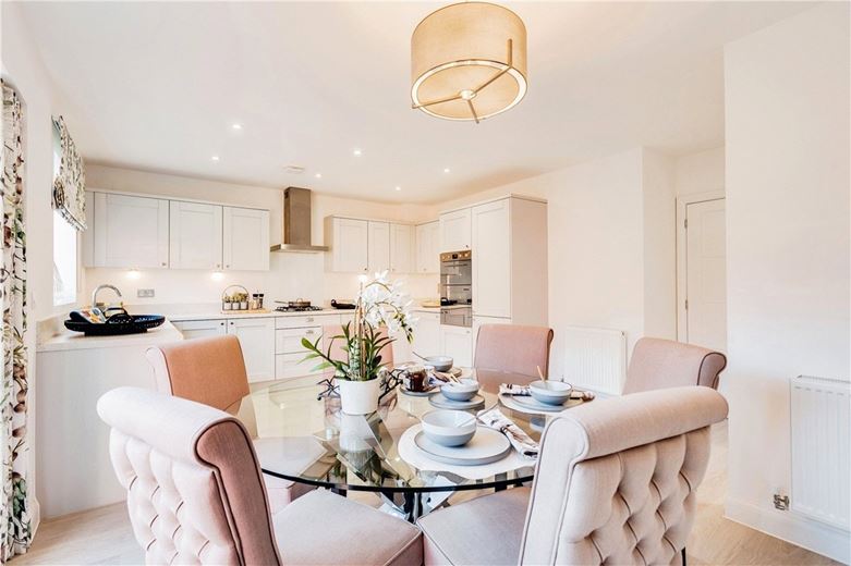 4 bedroom house, Princess Gardens, Bishops Green RG20 - Available