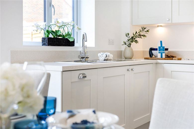 2 bedroom house, Princess Gardens, Bishops Green RG20 - Available