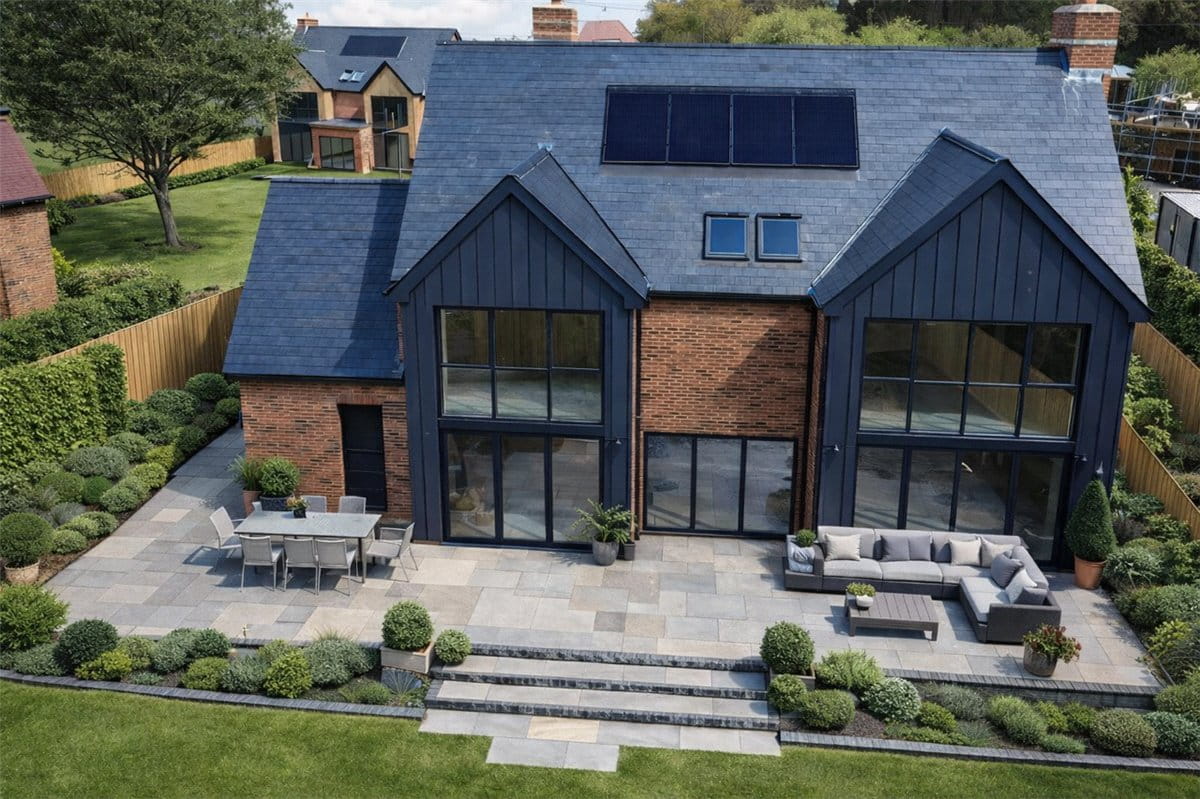 4 bedroom house, Bishops Green, Newbury RG20 - Available