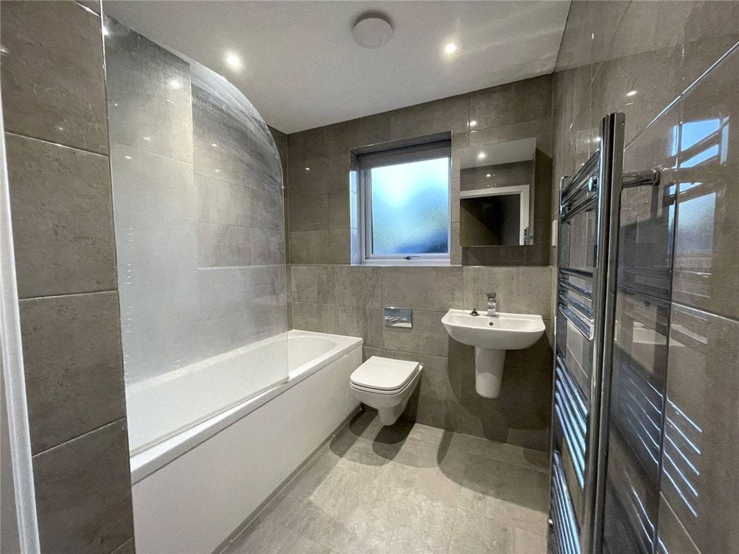 1 bedroom flat, Steel Close, Newtown Road RG14 - Sold STC