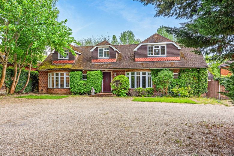 5 bedroom house, Andover Road, Newbury RG14 - Available
