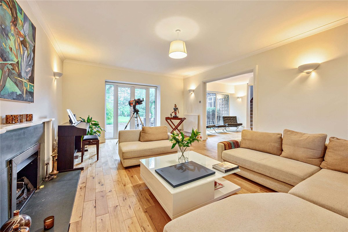 5 bedroom house, Andover Road, Newbury RG14 - Available