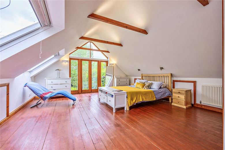 5 bedroom house, Andover Road, Newbury RG14 - Available