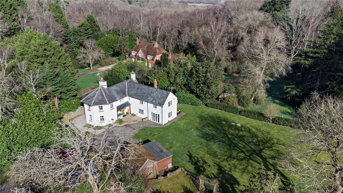 5 bedroom house, Burys Bank Road, Crookham Common RG19 - Available