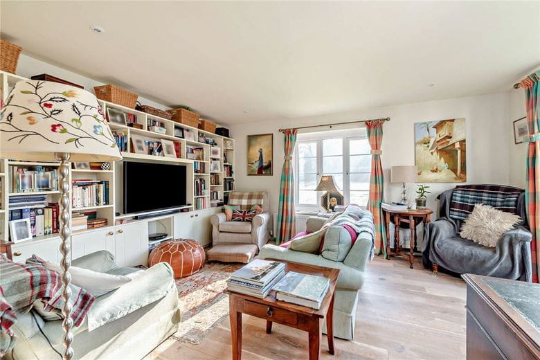 5 bedroom house, Burys Bank Road, Crookham Common RG19 - Available