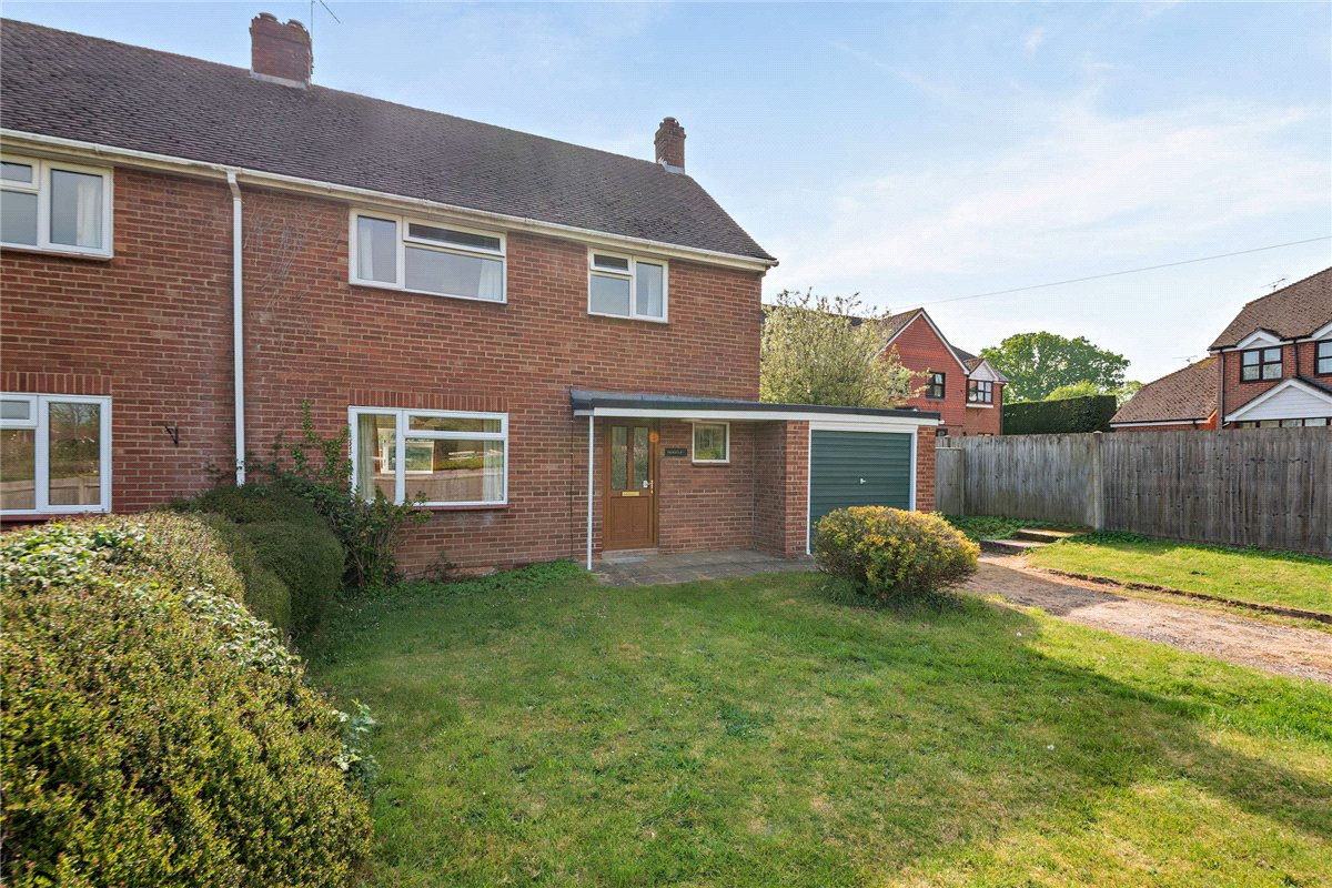 3 bedroom house, Gore End Road, Ball Hill RG20 - Available