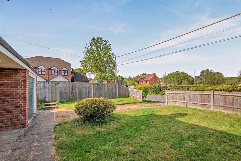 3 bedroom house, Gore End Road, Ball Hill RG20 - Available