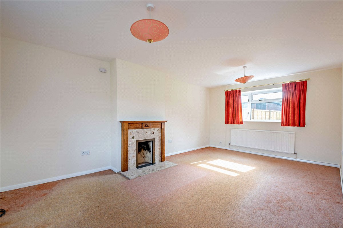 3 bedroom house, Gore End Road, Ball Hill RG20 - Available