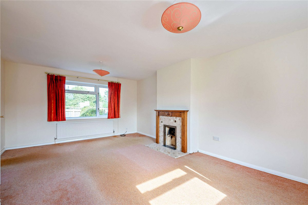 3 bedroom house, Gore End Road, Ball Hill RG20 - Available
