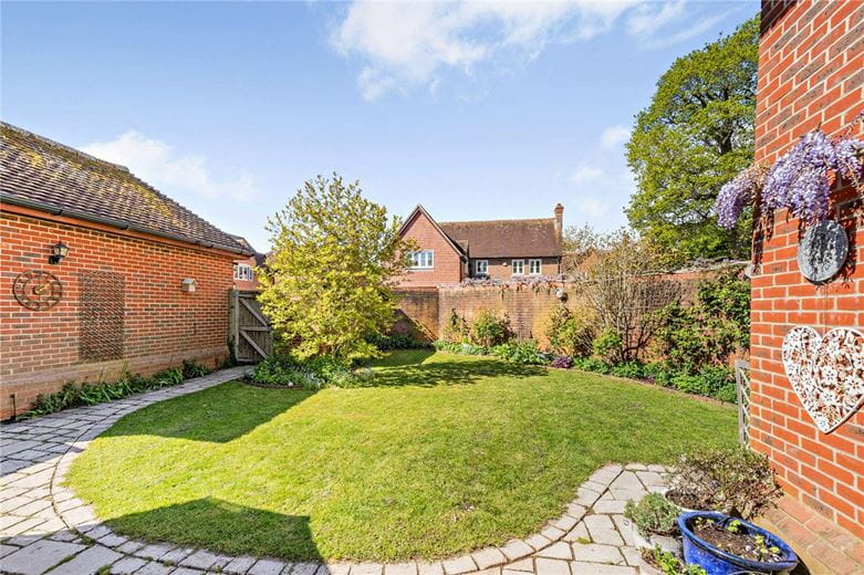 3 bedroom house, Palmers Yard, Ecchinswell RG20 - Available