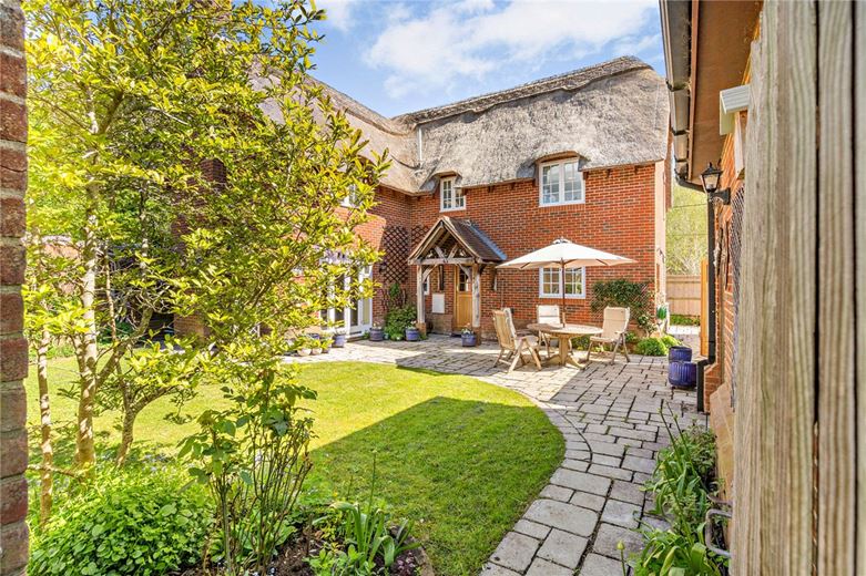 3 bedroom house, Palmers Yard, Ecchinswell RG20 - Available